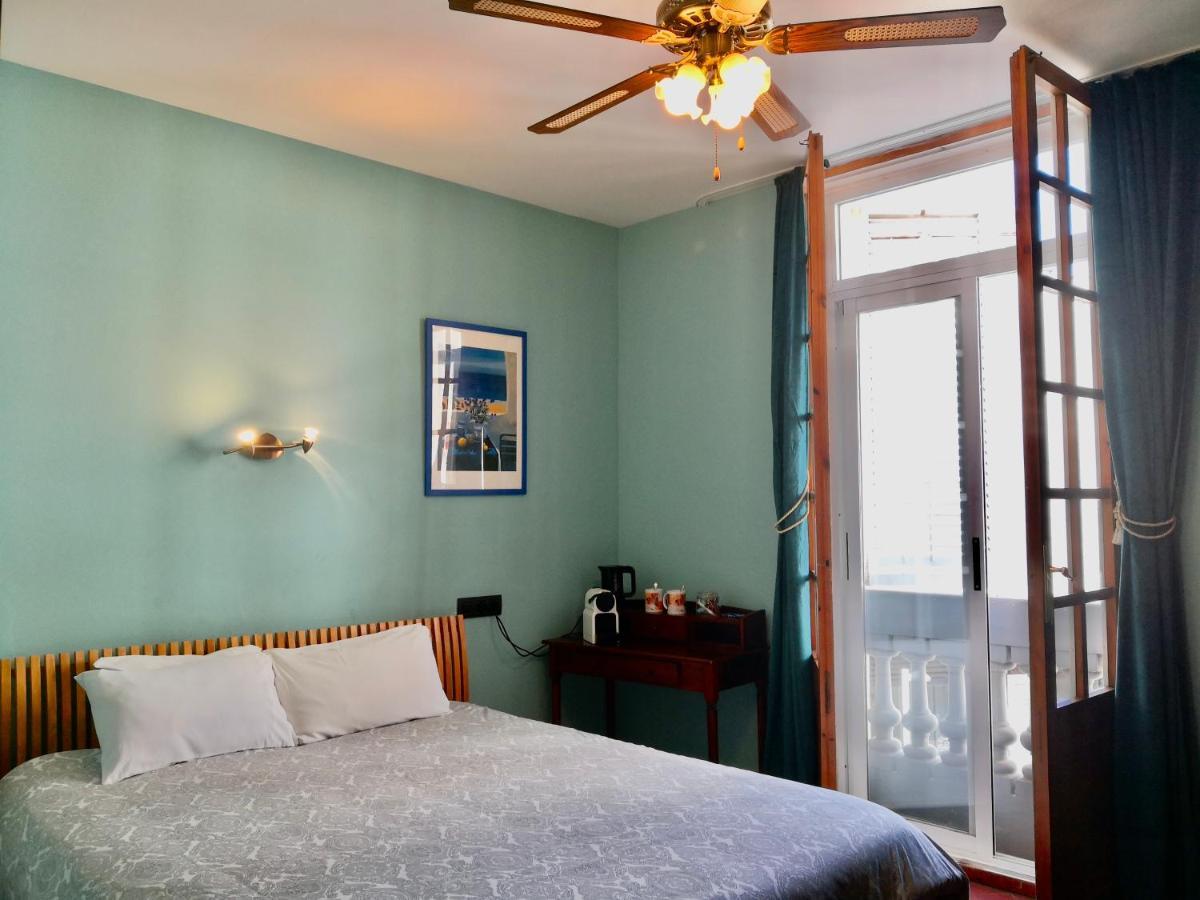 Privat Hotel Liberty 시체스 외부 사진